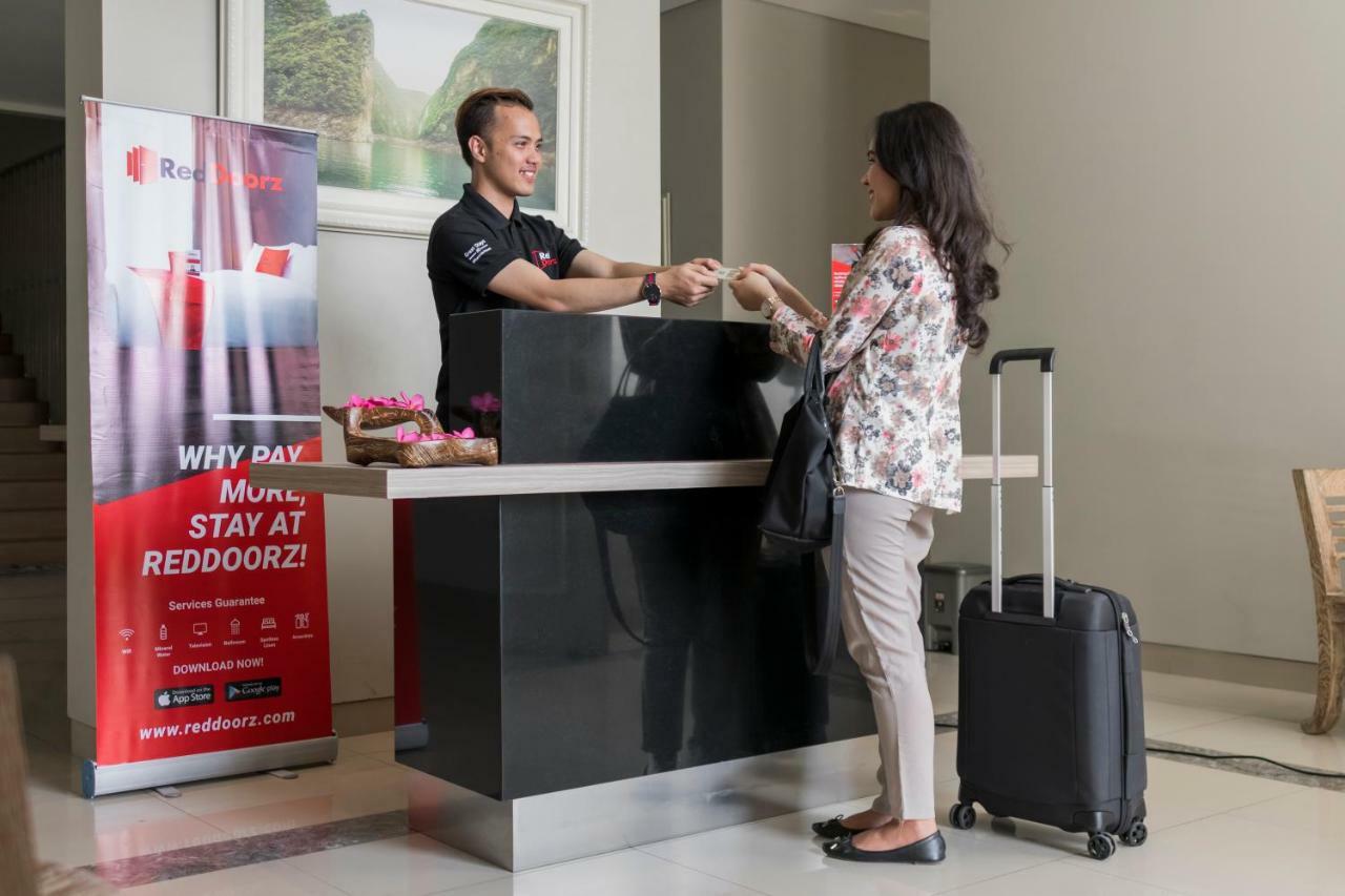 Reddoorz Plus Near Palembang Indah Mall Luaran gambar