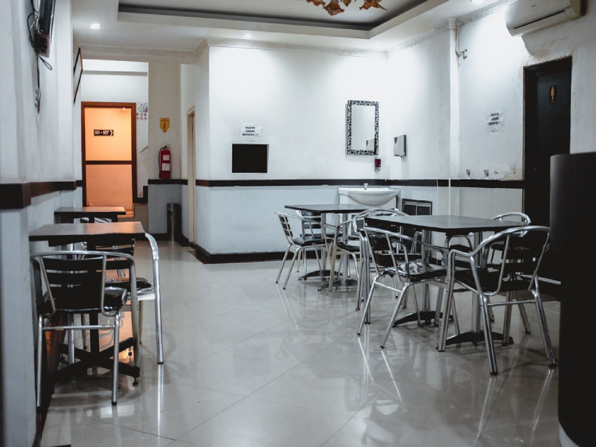 Reddoorz Plus Near Palembang Indah Mall Luaran gambar
